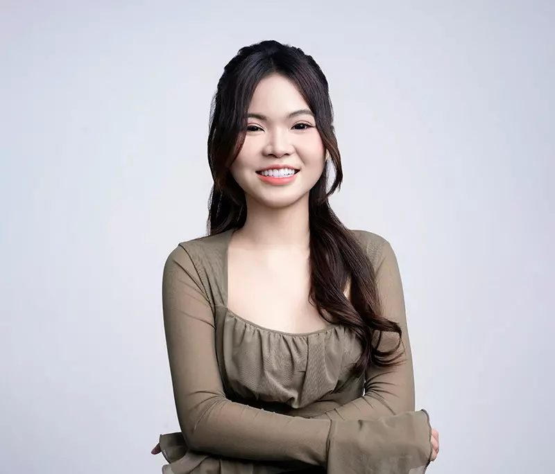 Rạng ngời nhan sắc tuổi 20 với nụ cười hoàn mỹ